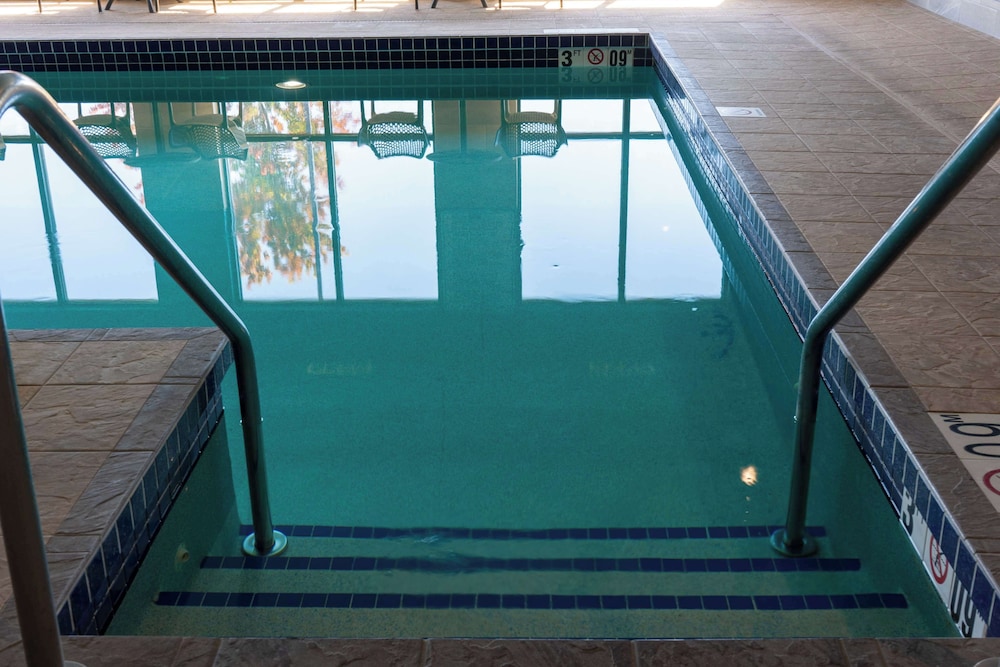 Hampton Inn Elkhorn Lake Geneva Area - photo 45