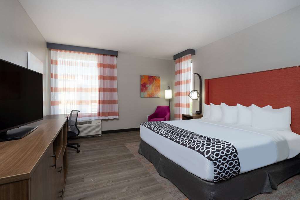 La Quinta Inn & Suites By Wyndham Pflugerville - photo 27