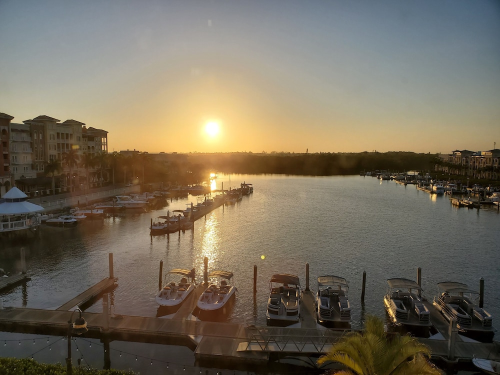 Bayfront Inn Fifth Avenue - photo 17