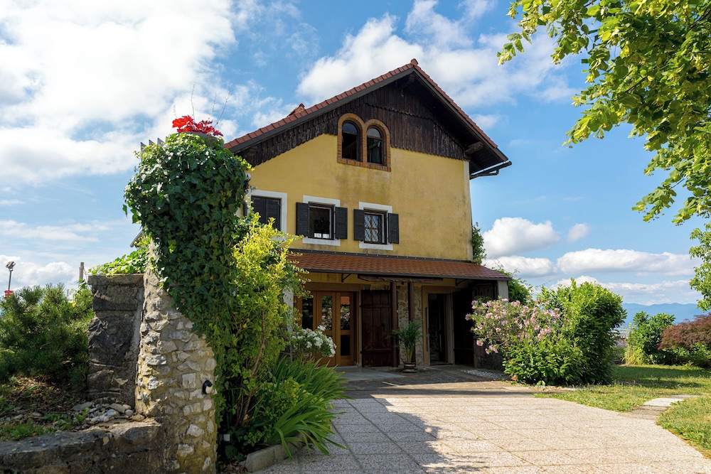Vineyard cottage Rustika — 4-Star Luxury Hotel in Novo Mesto, Slovenia