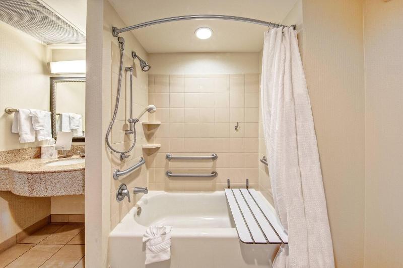 Courtyard by Marriott Kansas City Country Club Plaza - photo 29