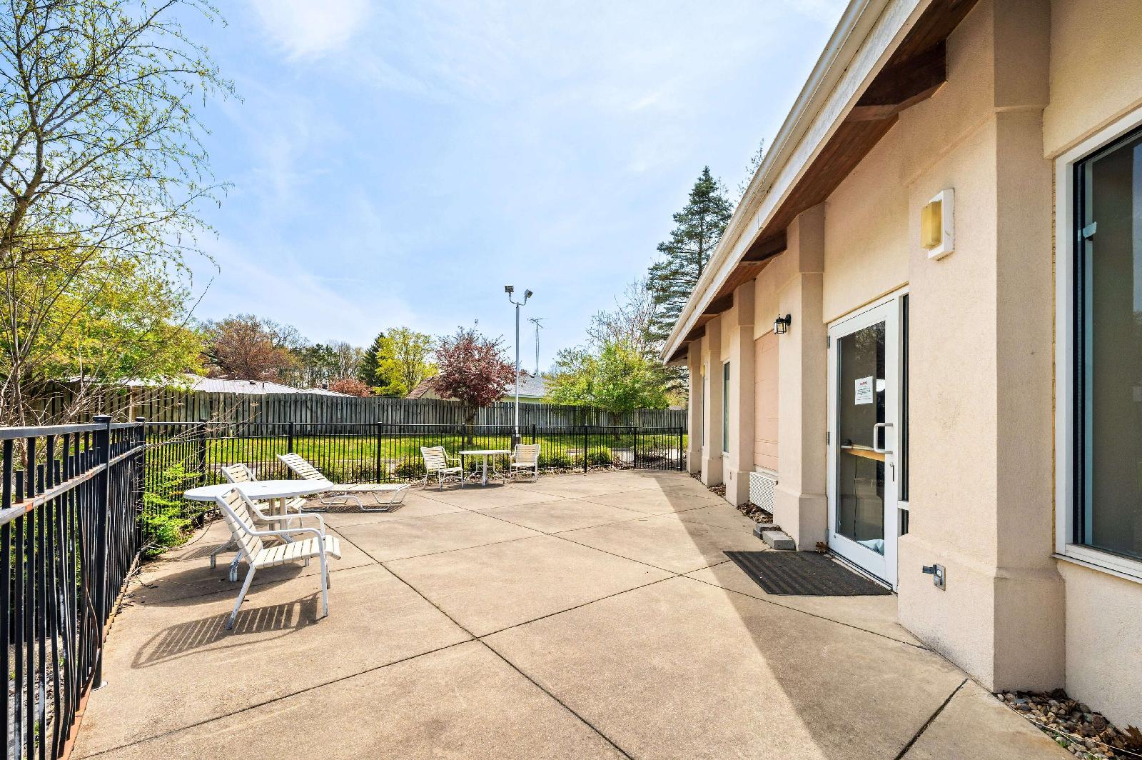 Baymont by Wyndham Dowagiac - photo 3