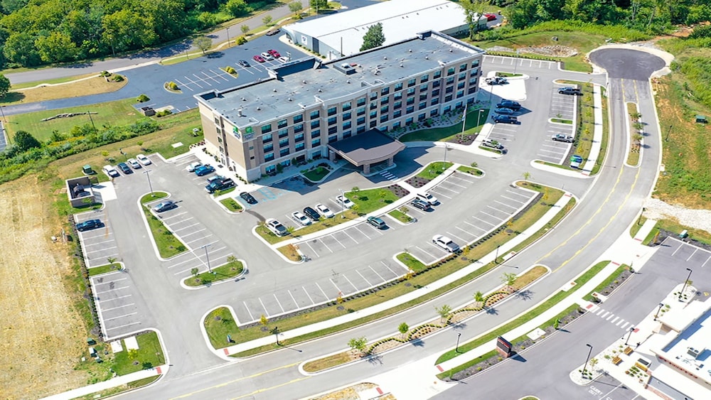 Holiday Inn Express and Suites Elizabethtown North by IHG - photo 32