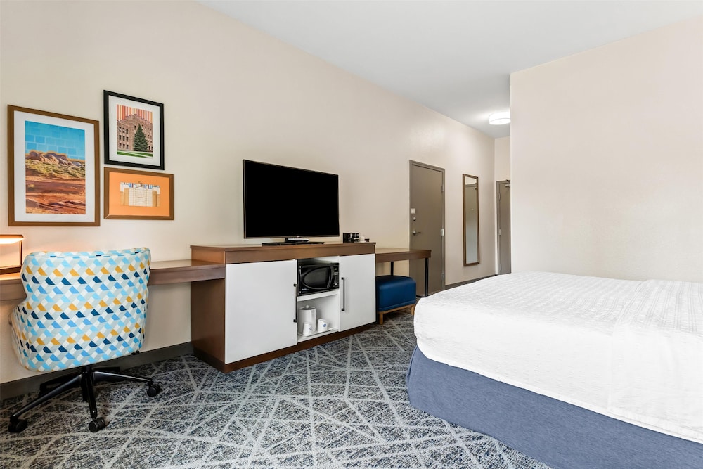 Hampton Inn Laramie - photo 17