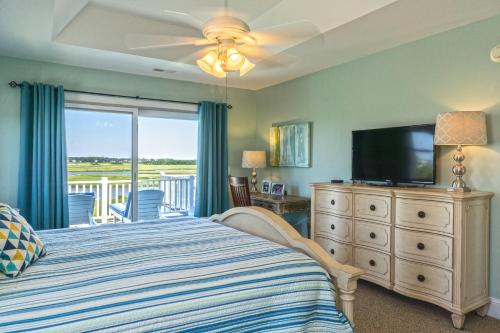 Pier Pleasure by Oak Island Accommodations - photo 15