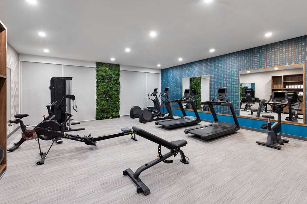 La Quinta Inn & Suites by Wyndham San Antonio at the RIM - photo 11