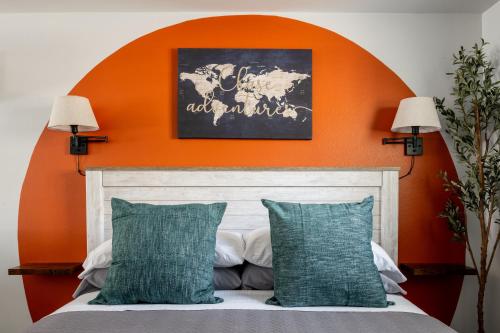 McKamy Cottage at Wrenwood Ranch King Bed — 4-Star Luxury Hotel in Johnson, United States