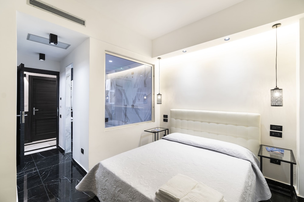 Chez Anna B&B — 4-Star Luxury Hotel in Naples, Italy