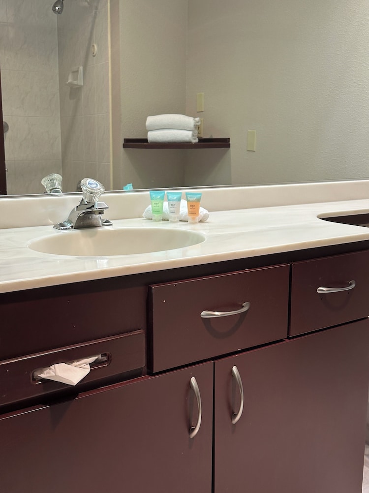 Sojourn Suites Portland Airport - photo 18