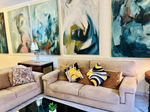 Central Comfort 4 BDR Apartment Artfully Designed — 4-Star Luxury Hotel in Gzira, Malta