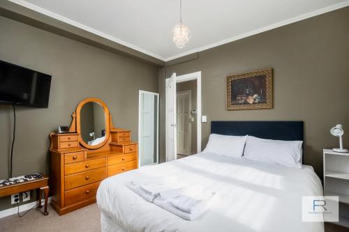 Spacious Mt Eden Apartment — 4-Star Luxury Hotel in Auckland, New Zealand