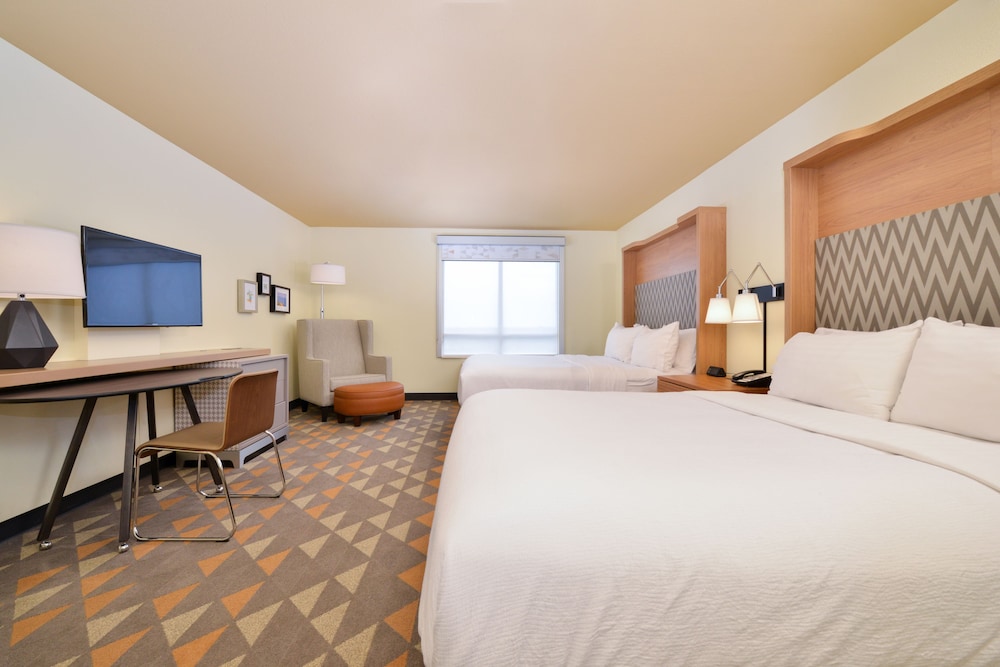 Holiday Inn Kansas City Airport by IHG - photo 9