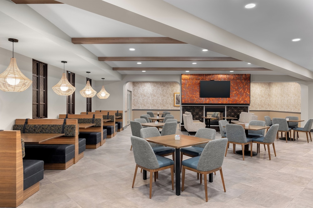 DoubleTree by Hilton Phoenix Midtown - photo 22