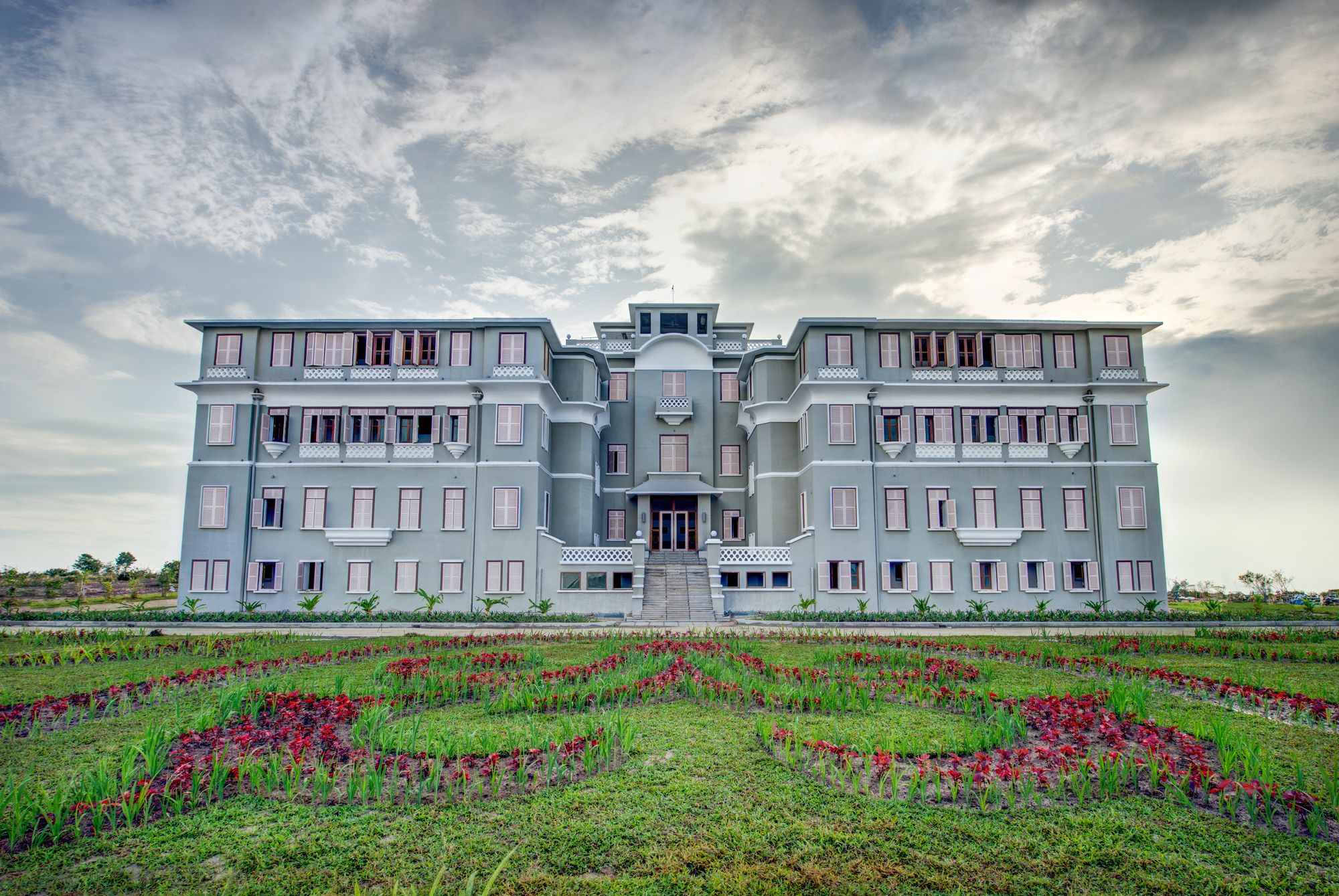 Le Bokor Palace — hotel in Kampot
