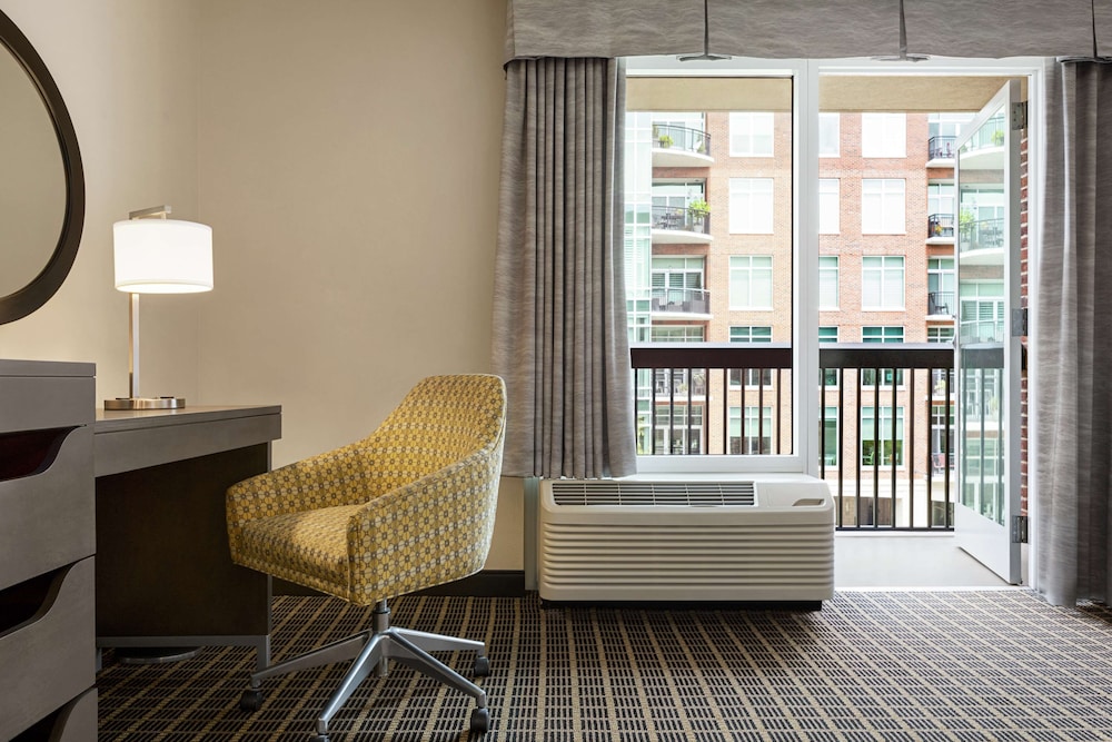 Hampton Inn & Suites Greenville Downtown RiverPlace - photo 13