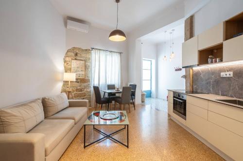 2br Apt 20 Mins From Acropolis with Washer & Dryer — 4-Star Luxury Hotel in Athens, Greece