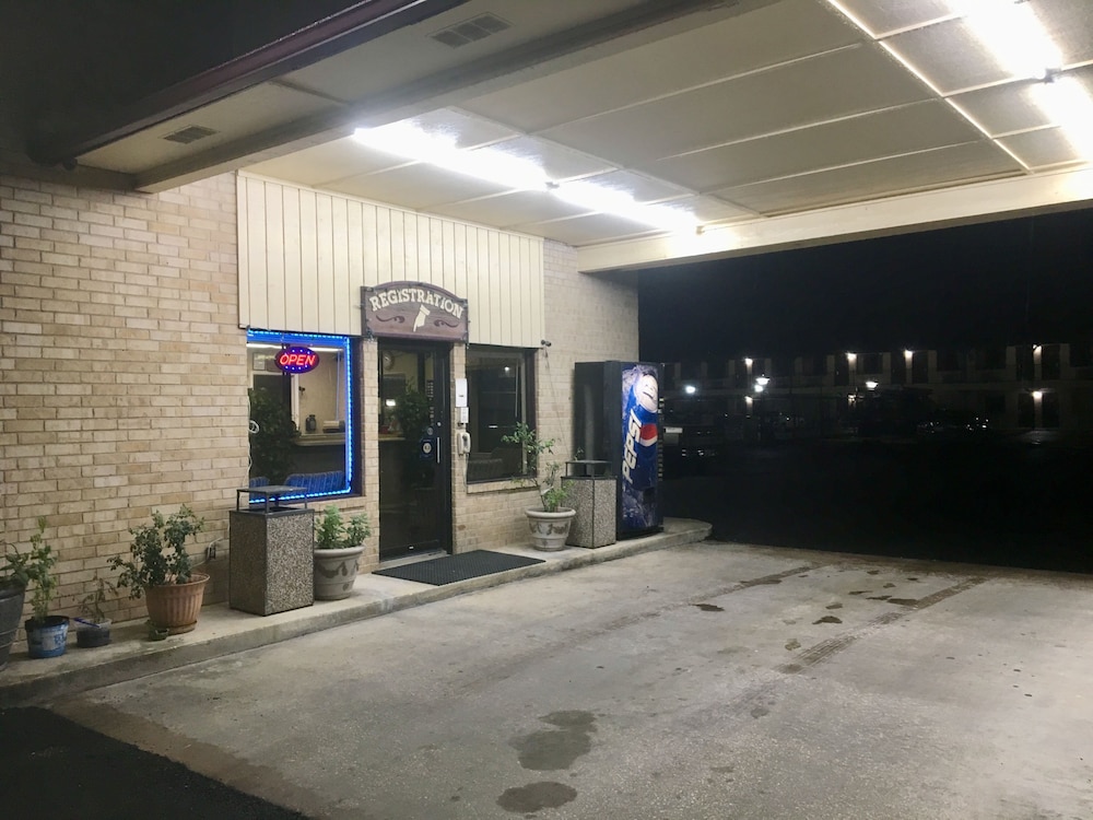 Inn At Mexia - photo 2