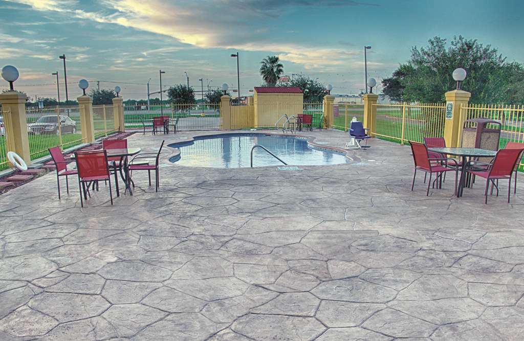 La Quinta Inn & Suites by Wyndham Alice - photo 4