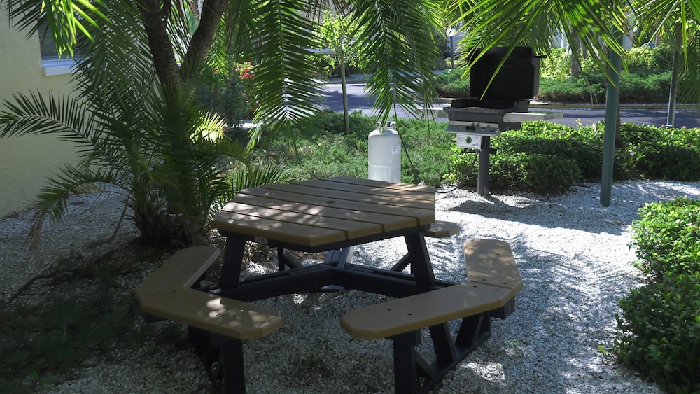 Barefoot Beach Resort - photo 33