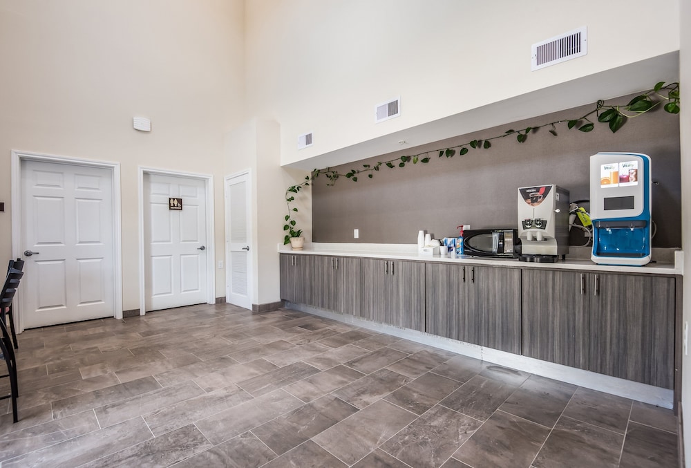 Red Roof Inn Baytown - photo 26