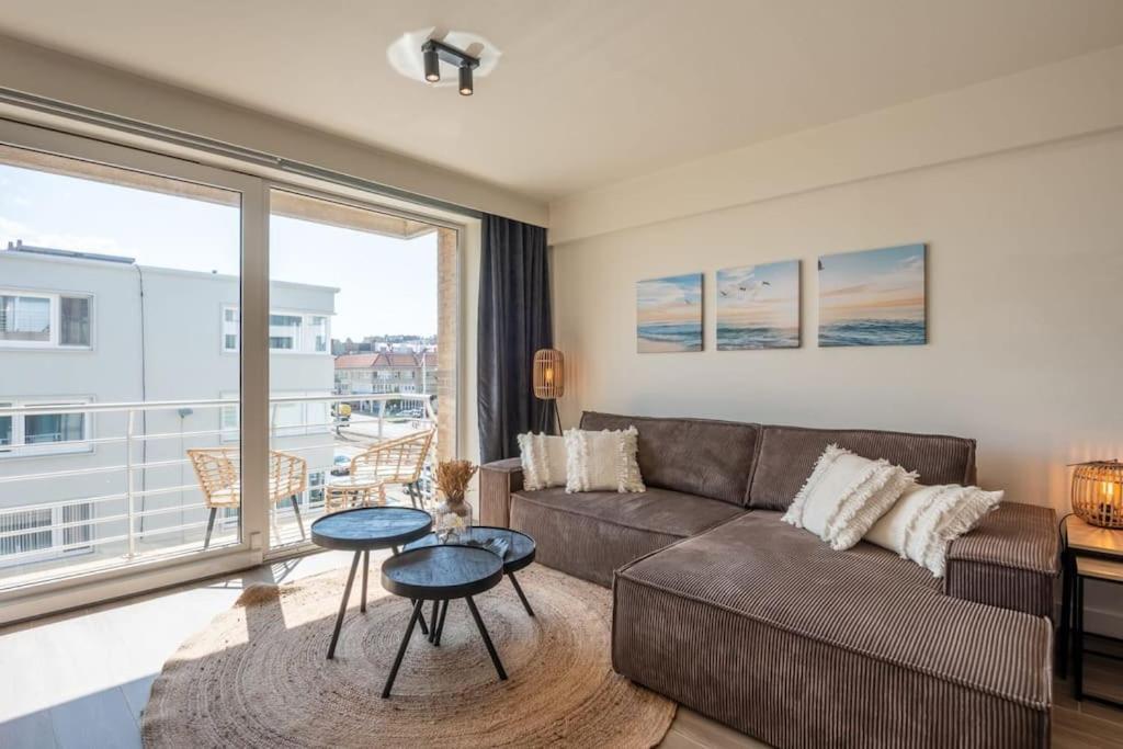 Modern apartment close to the beach for 6 — 4-Star Luxury Hotel in Ostend, Belgium