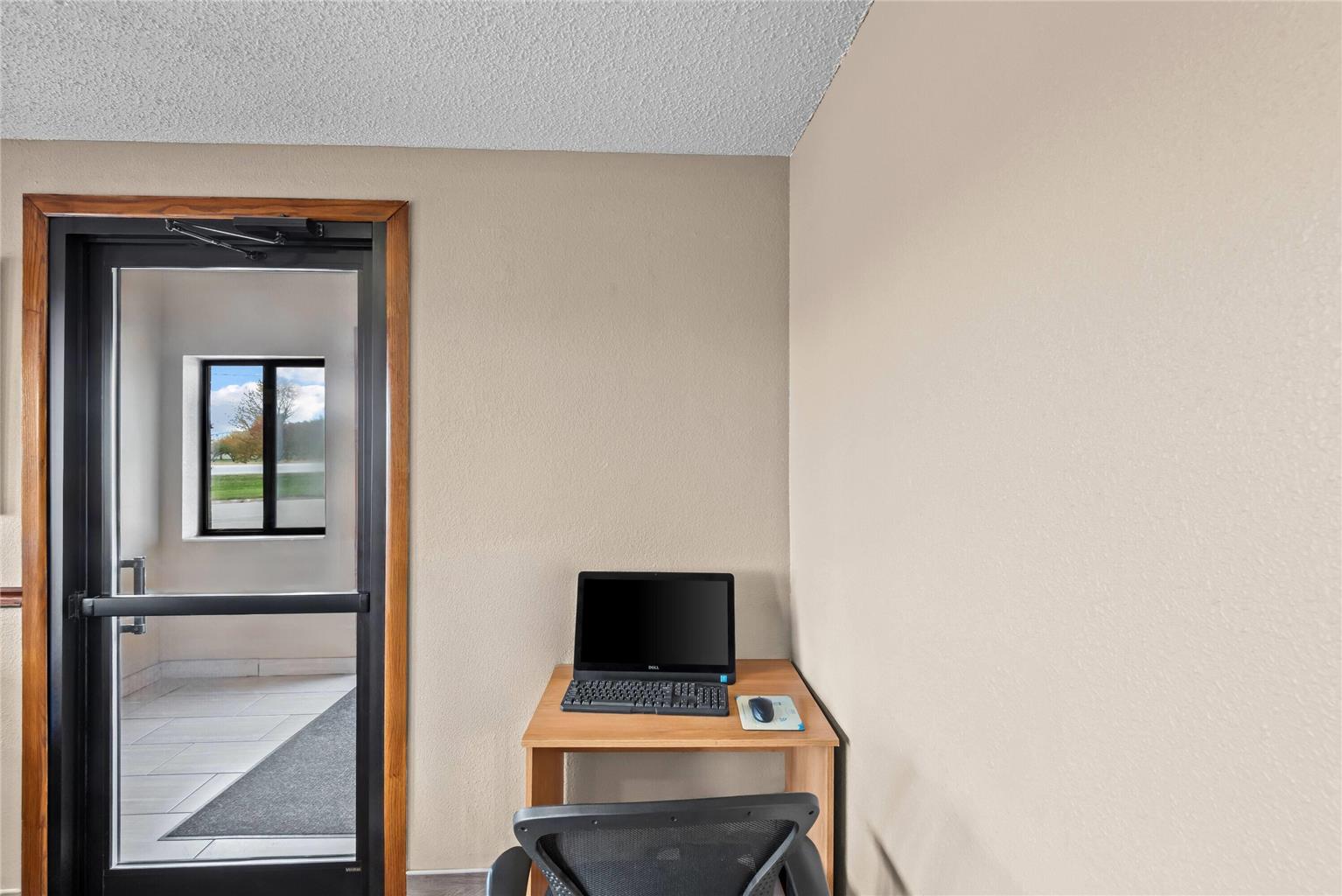 Super 8 by Wyndham Jefferson - photo 28