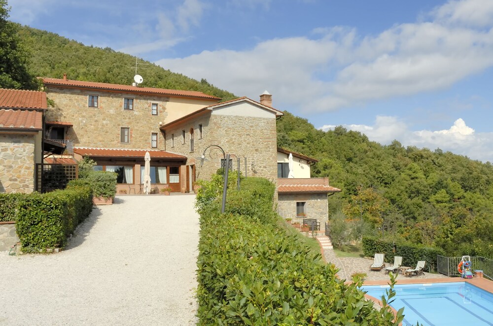 Agriturismo Poggio de Papi — 4-Star Luxury Hotel in Pistoia, Italy