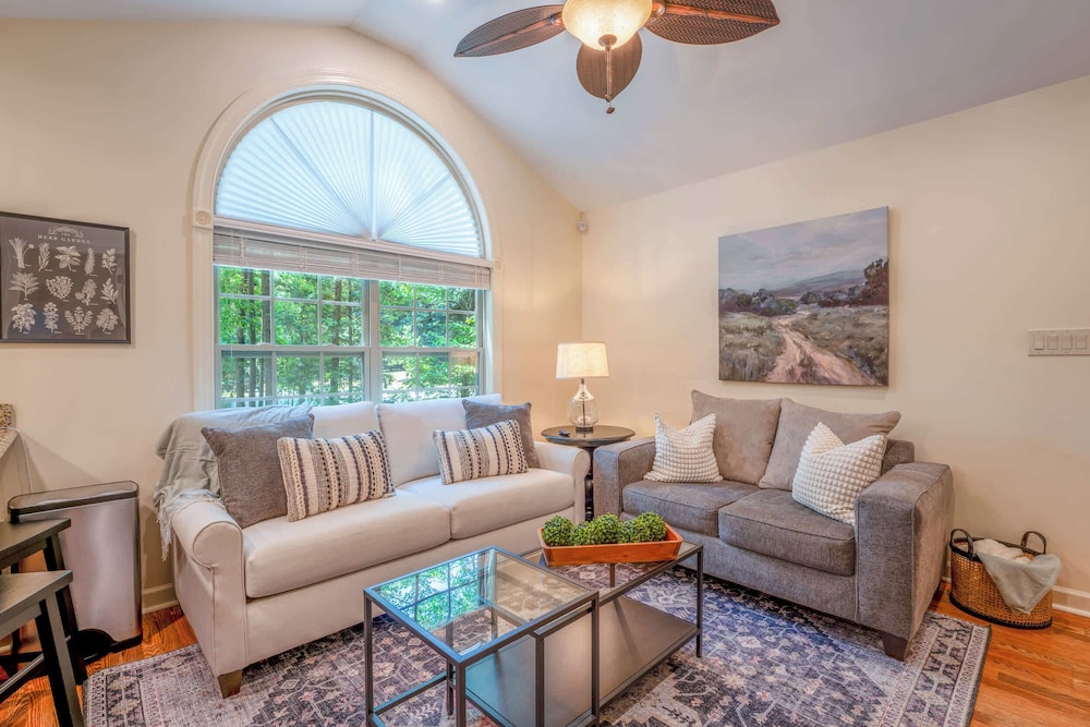 Dragonfly Cove Private Dock in Mooresville, United States