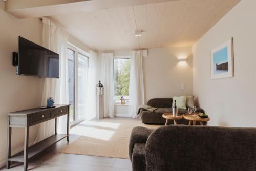 Neu Rugen Resrt Sagard Grozugige Gemutliche Doppelhaushalfte Erik Mit Terrasse — Sagard