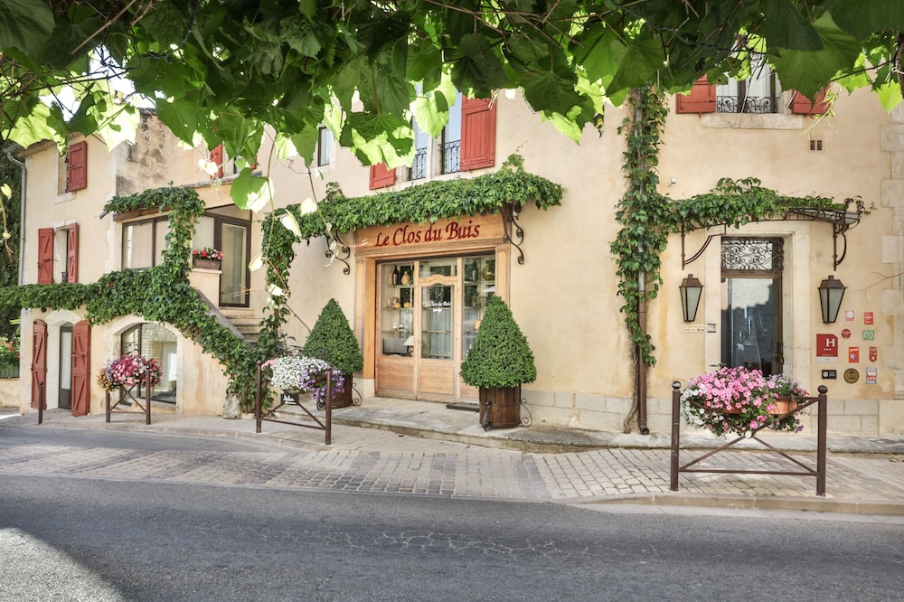 Le Clos du Buis - carbon neutral hotel in Bonnieux