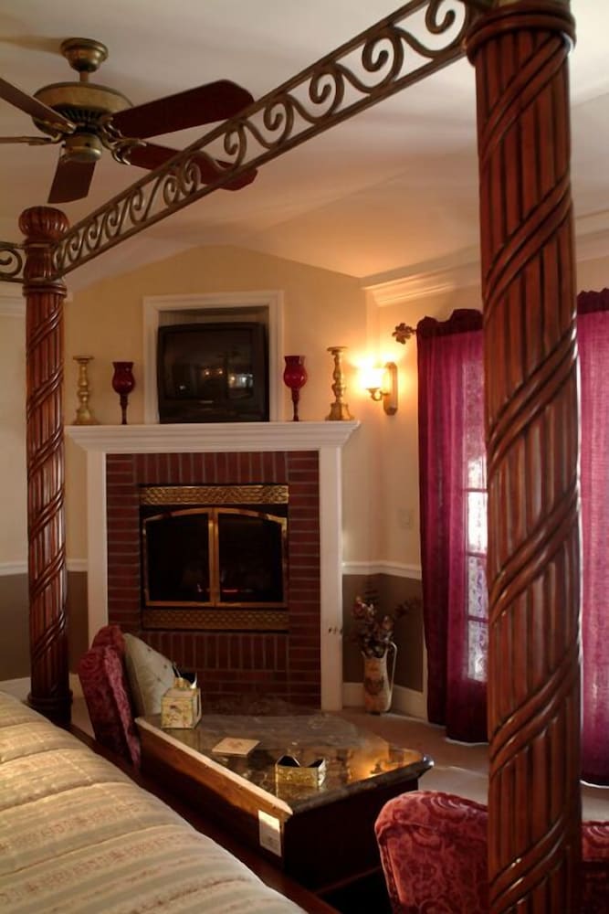 Boathouse Waterfront Lodging - photo 13
