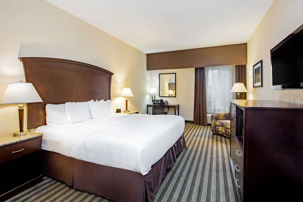 La Quinta Inn & Suites by Wyndham Fowler - photo 27