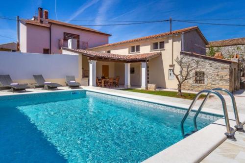 Wunderschöne Villa mit privatem Pool Klima WLAN — 4-Star Luxury Hotel in Liznjan, Croatia