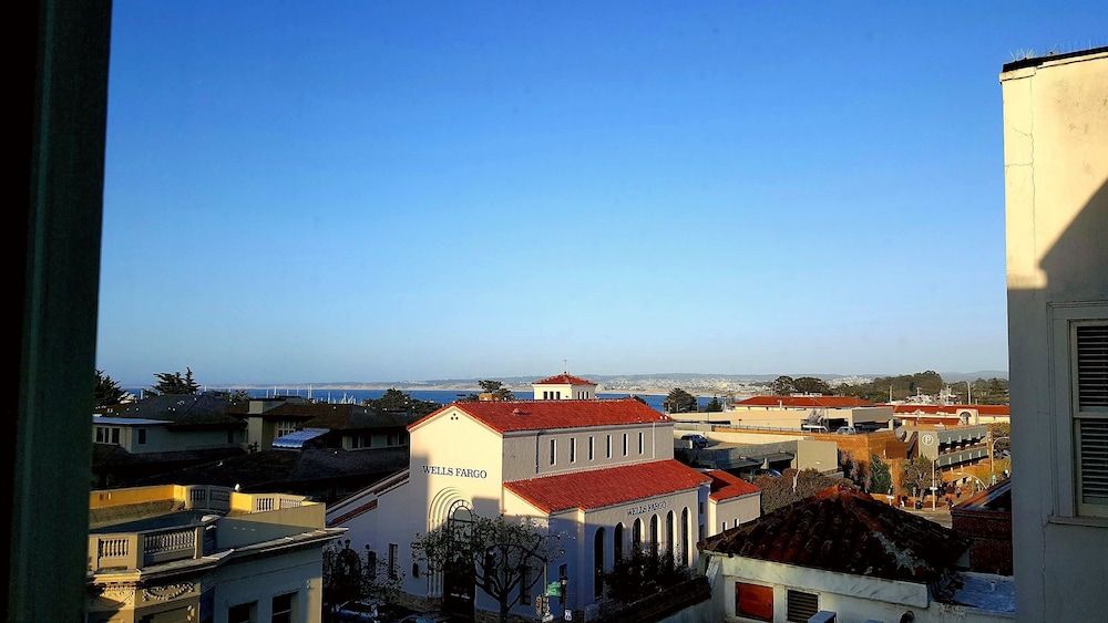 The Monterey Hotel - photo 8