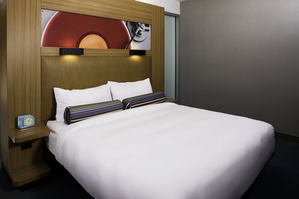 Aloft Cleveland Downtown - photo 3