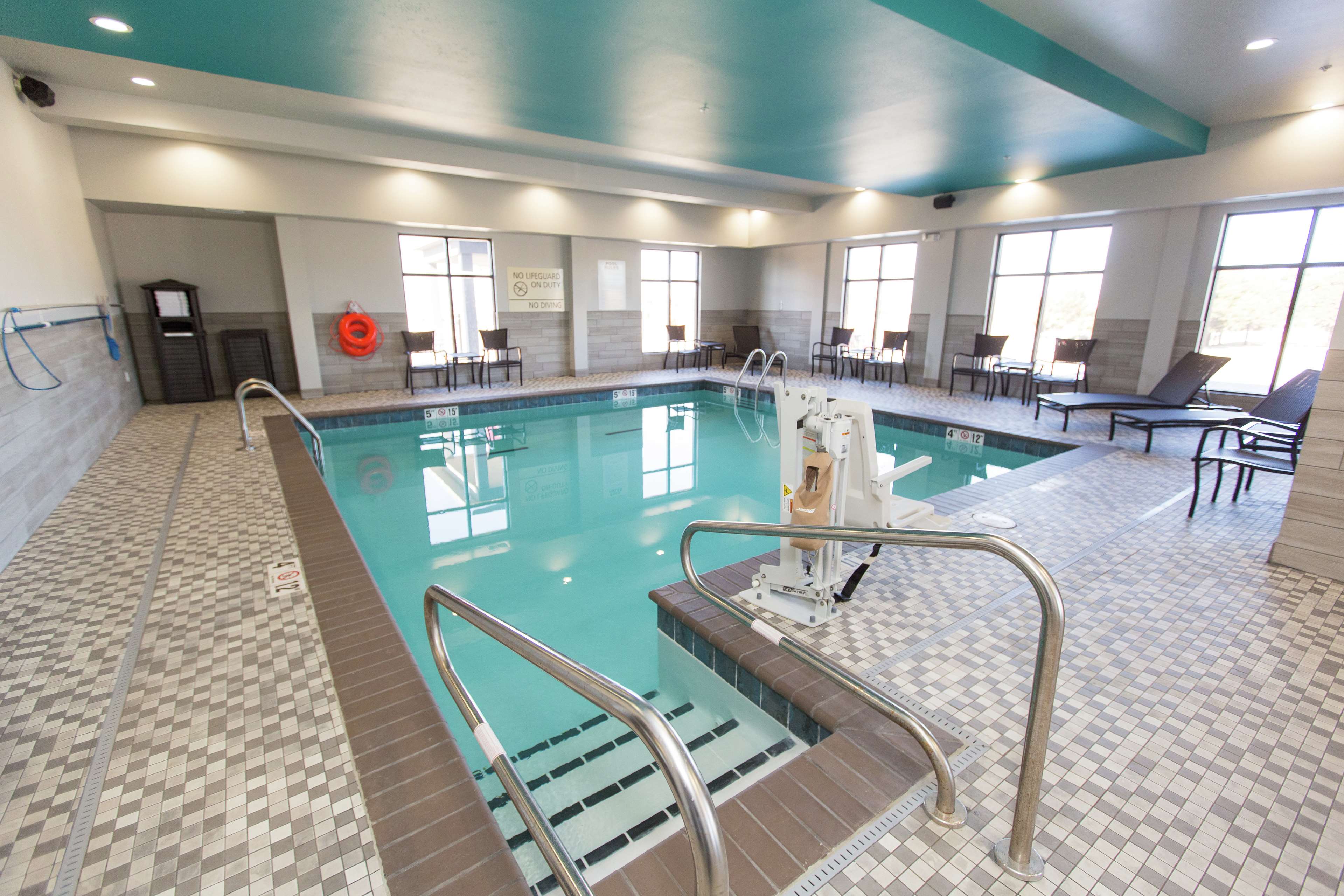 Hampton Inn Mustang - photo 9