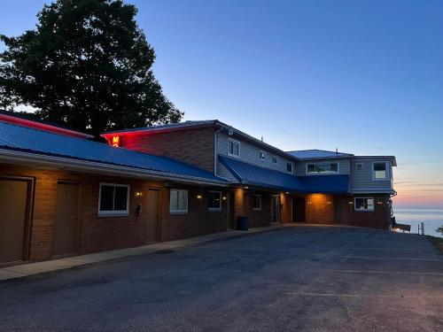 Pete's Lakefront Motel LLC - photo 6