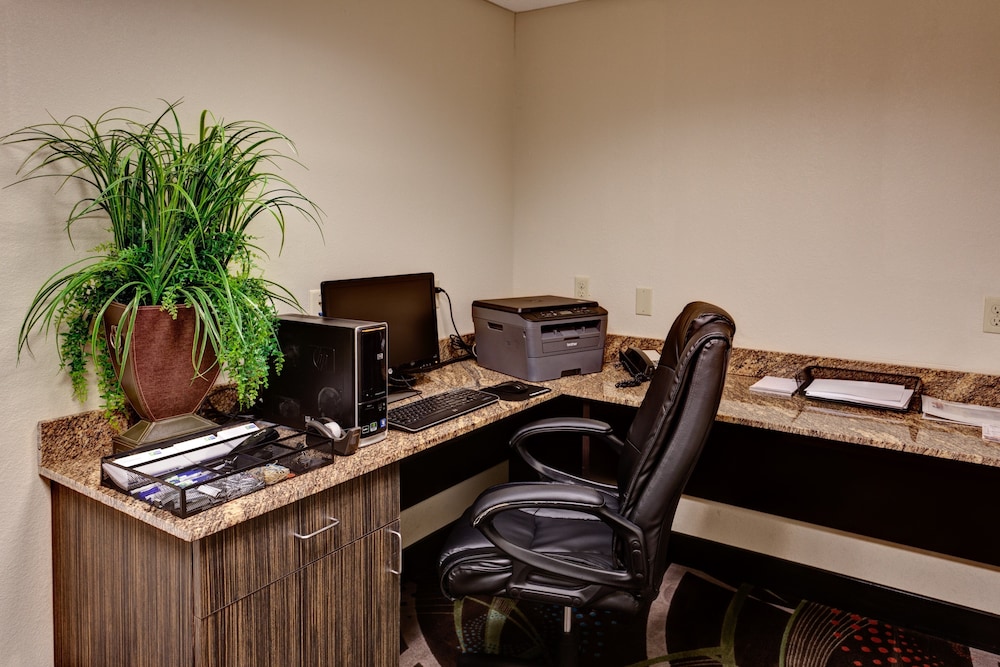Holiday Inn Express & Suites Wichita Northwest Maize K 96 - photo 24