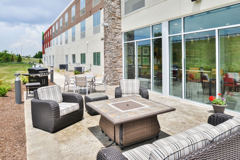 Holiday Inn Express & Suites Salem by IHG - photo 50