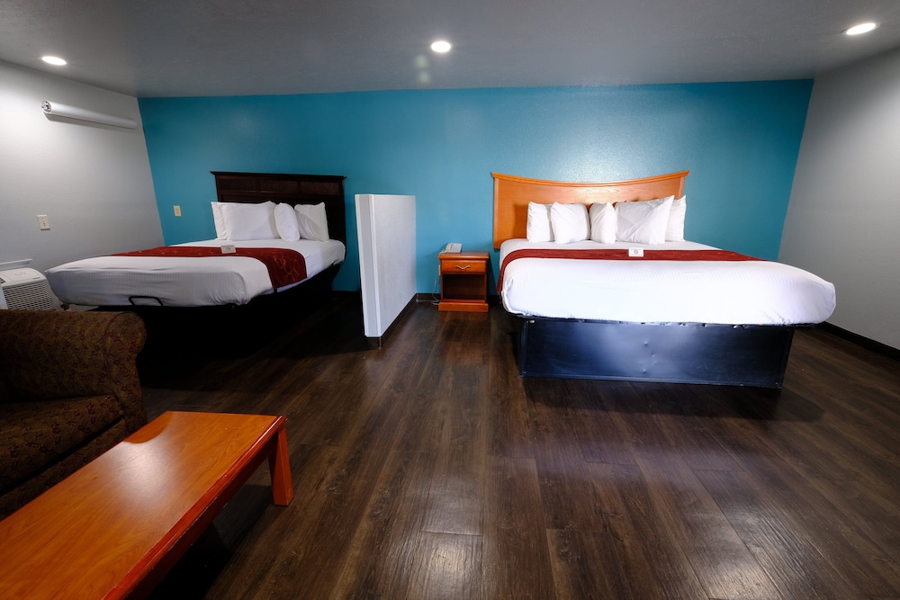 M star Hotel Searcy - photo 8
