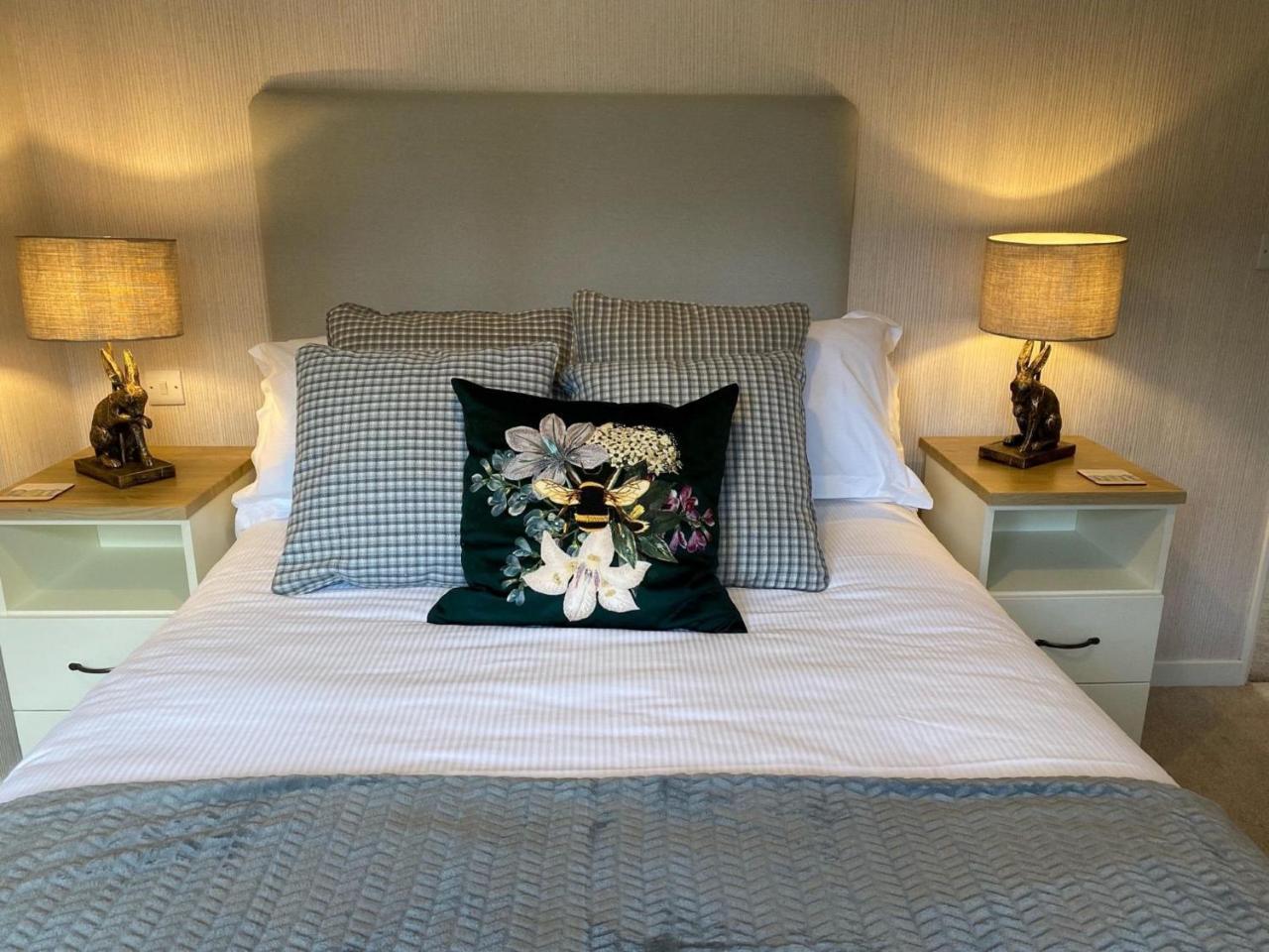Hollicarrs Pinewood Lodge 17827081 — Riccall