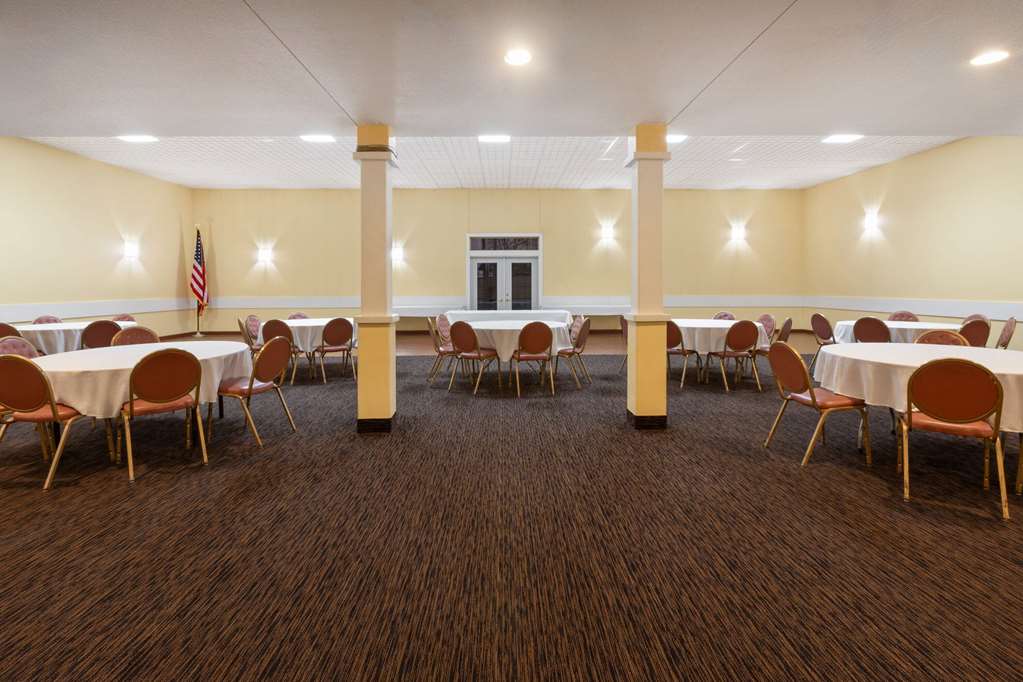 Days Inn by Wyndham Hutchinson - photo 26