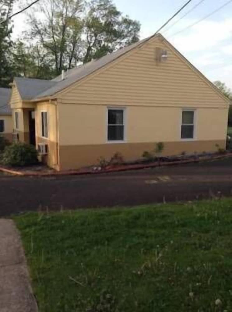 Colonial Village Motel - photo 14
