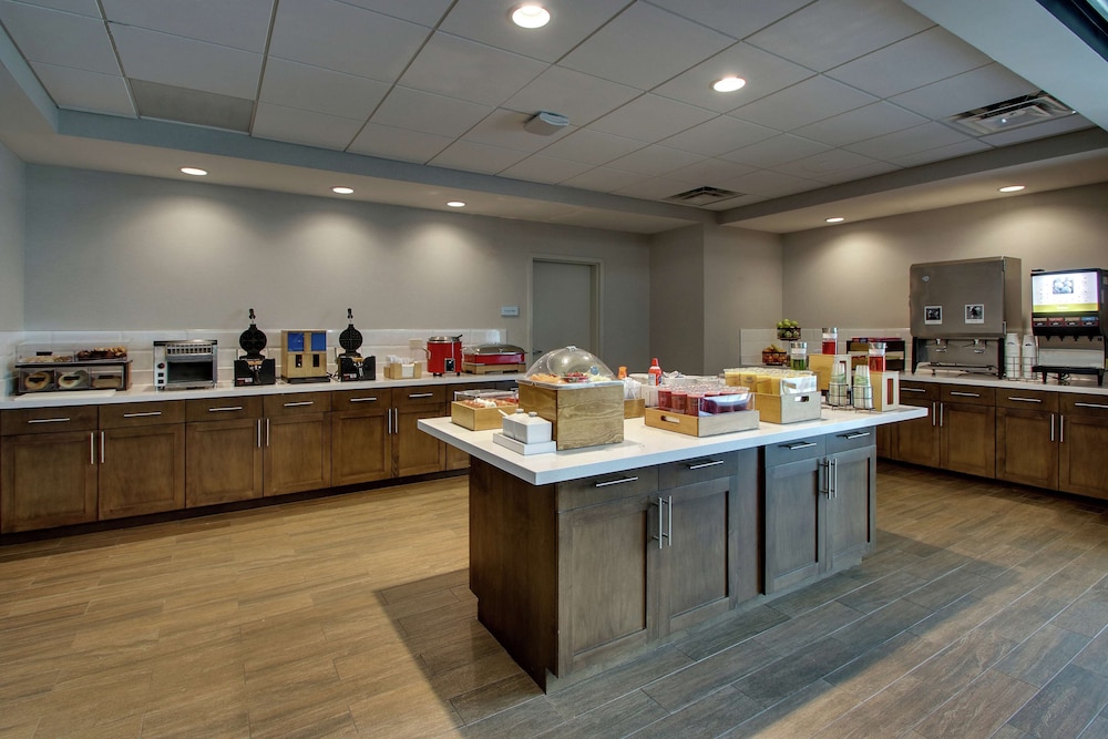 Hampton Inn & Suites Southport - photo 41