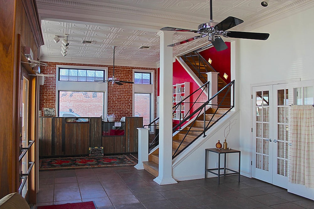 Spur Hotel - photo 2
