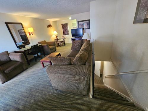 Merrimac Inn & Suites - photo 28