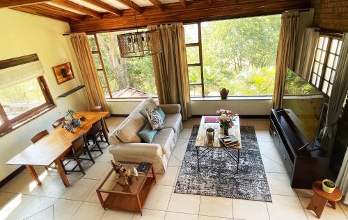 Luxury Boutique Nature Stay Northcliff Sunset Views Solar Work Pool — 4-Star Luxury Hotel in Johannesburg, South Africa