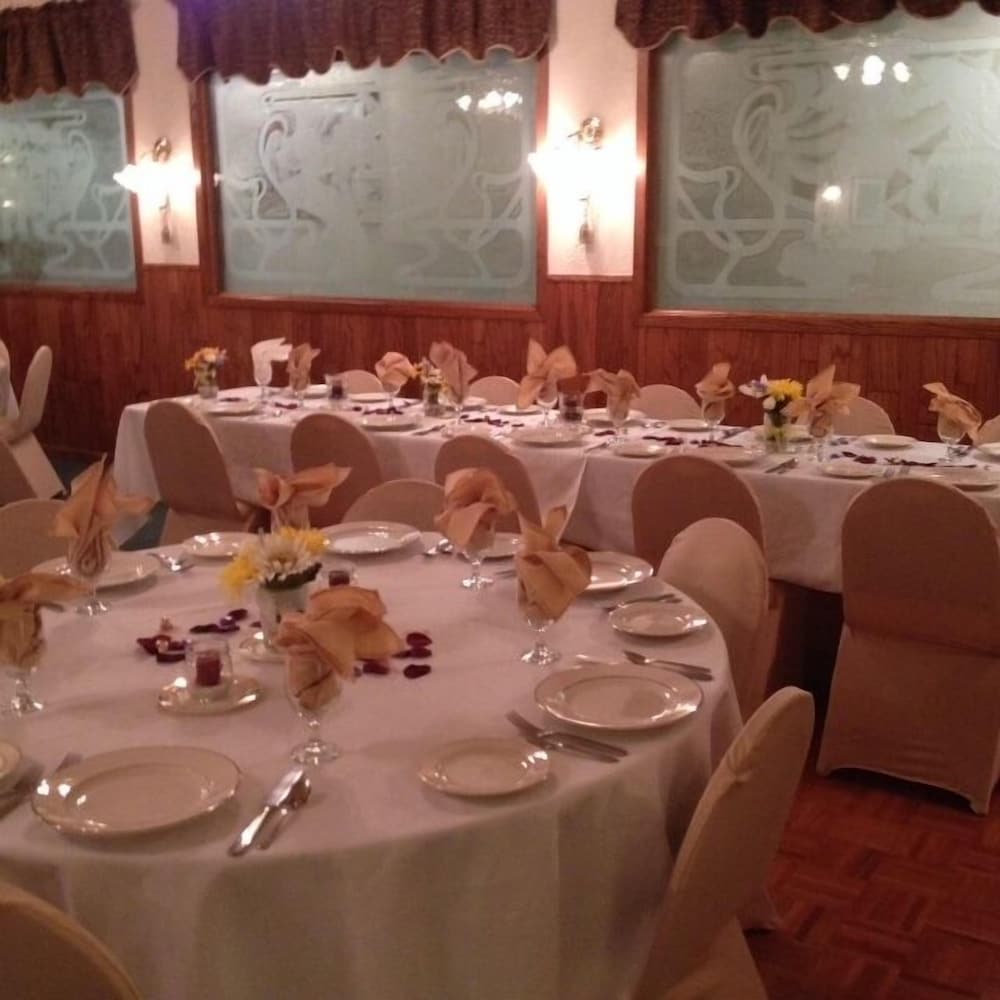 Historic Cary House Hotel - photo 28