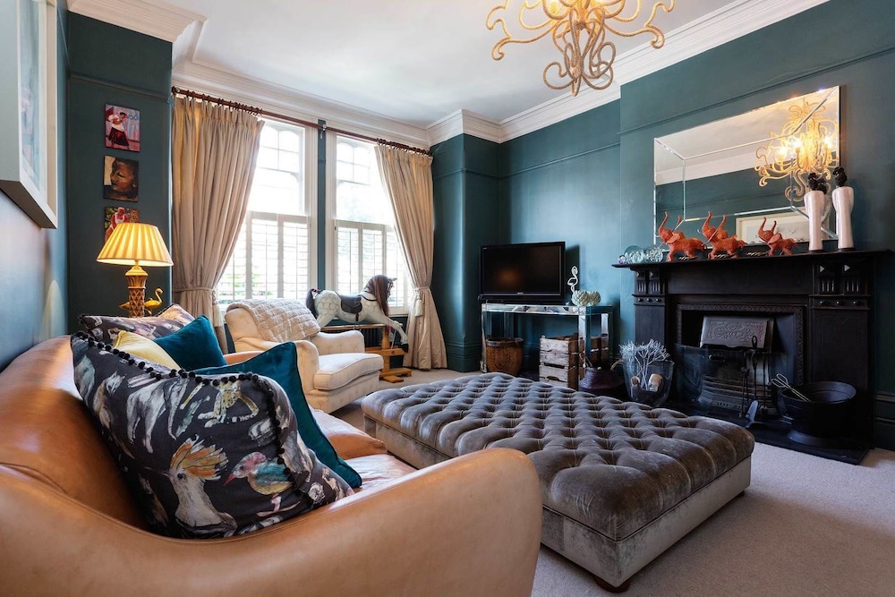 Veeve Magnificent Mews — 4-Star Luxury Hotel in London, United Kingdom