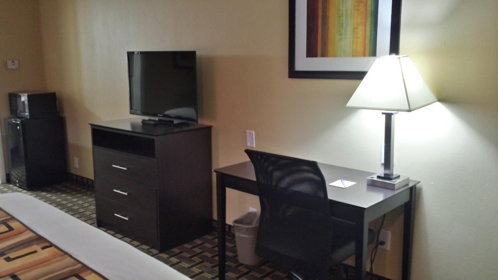 Days Inn by Wyndham Henryetta - photo 11